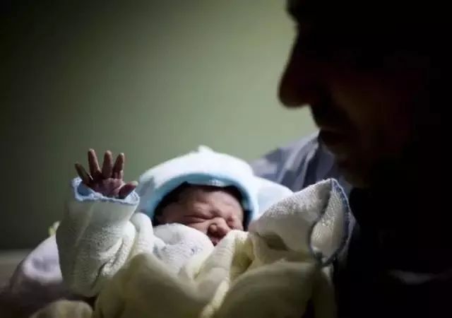 揭秘|为了8000美元，她们甘愿租借自己的子宫...