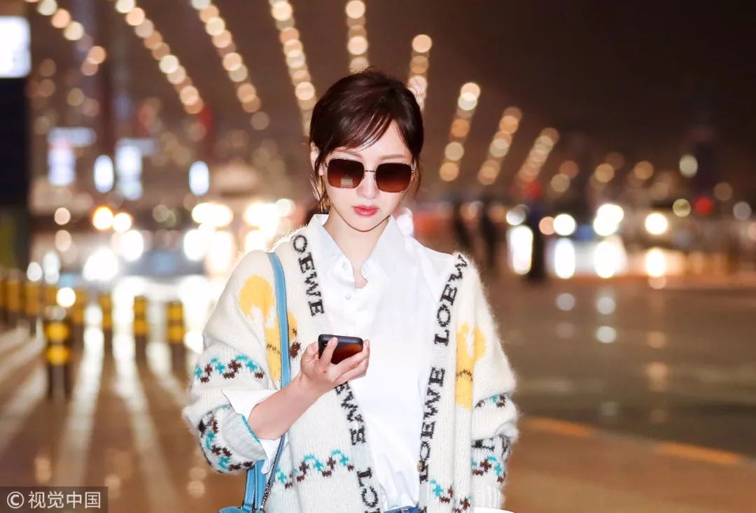 明星穿高级感针织开衫,明星同款街拍针织开衫