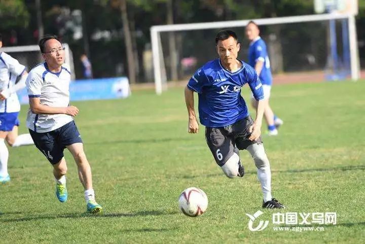 义乌足球比赛直播,球迷奔走相告