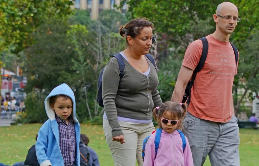前方预警|“生娃，约吗？”…法国还要在否定常识的道路上走多远？