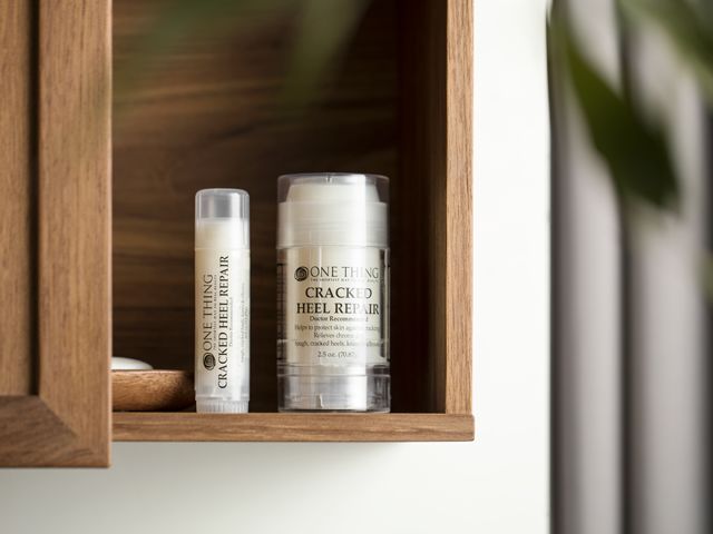 脚后跟干裂5元药膏,脚后跟干裂帮你一招解决