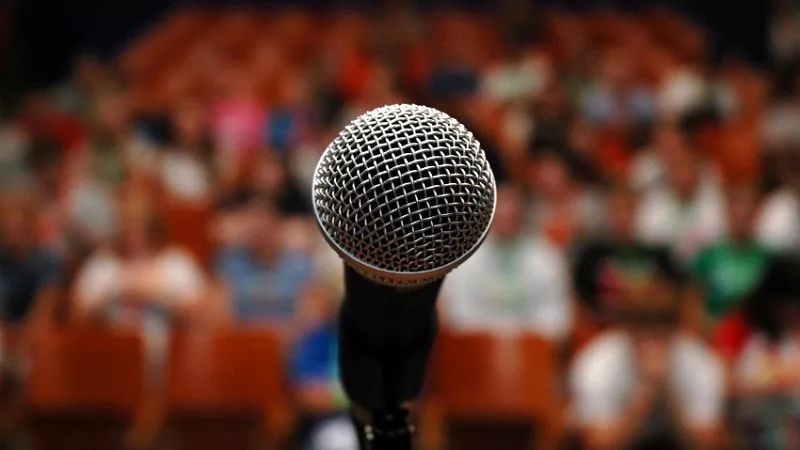 *会两**上，书记省长当起了“超级推销员”