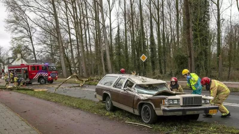 风暴南移，气候预警升至橙色，荷兰今日天气更反常，明天如何？