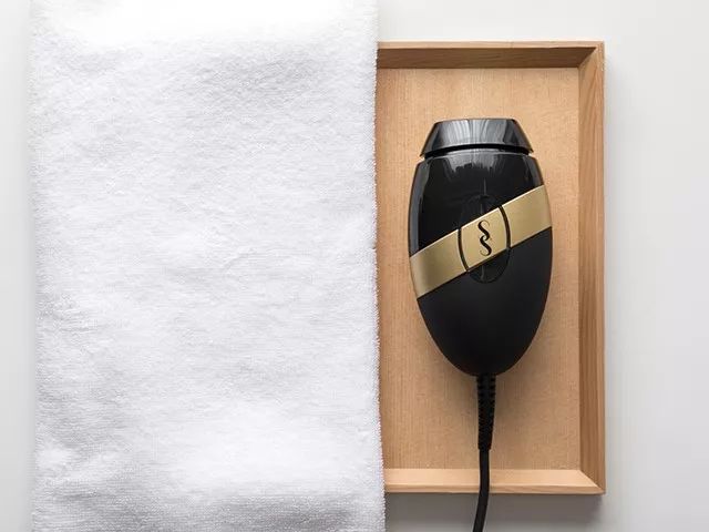 让我在你的肌肤上滑行，抚平每一个毛孔