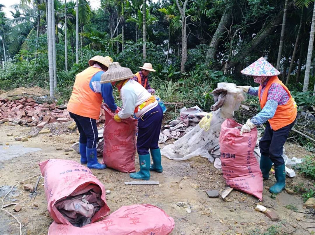 万宁表彰一批“最美家庭”“最美婆婆”“最美媳妇”