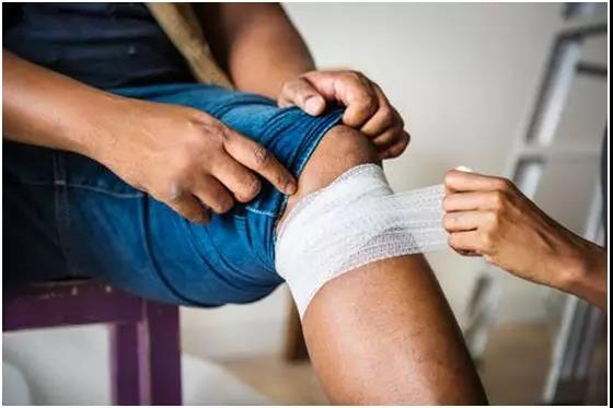 头痛鼻塞喉咙痛咳嗽嘴唇起泡,咳嗽喉咙痛头痛是什么原因