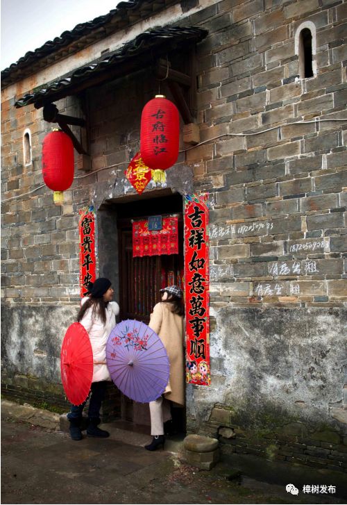 一位临江游子的故乡情：烟雨临江