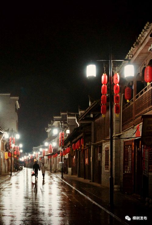 一位临江游子的故乡情：烟雨临江