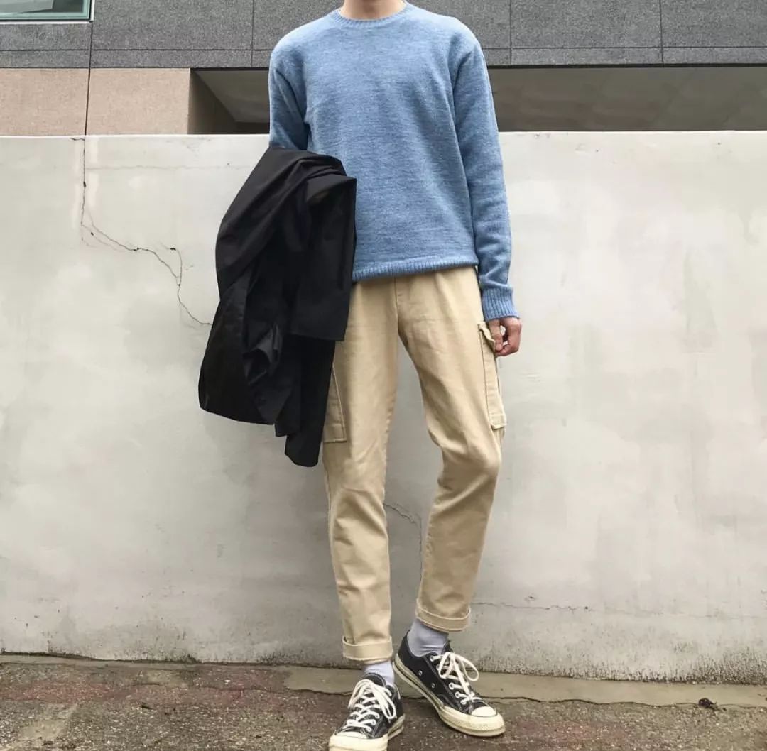 不要跟穿白裤子的人在一起,不要跟穿白色裤子的人交往