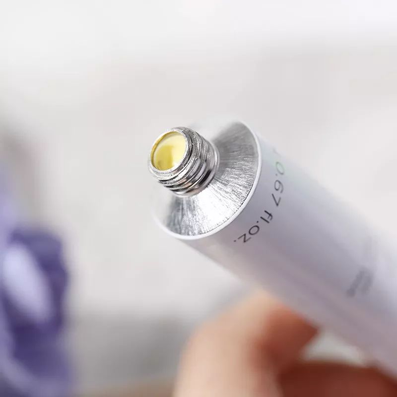 涂眼霜会导致脂肪粒？No