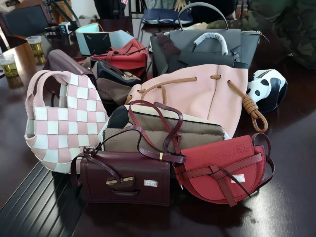 朋友圈卖lv是真是假,lvloewe最值得买的包包