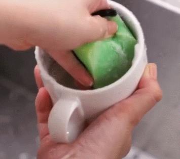 锅盖倒扣在锅上，去盘子异味……这些妙招没想到这么实用！