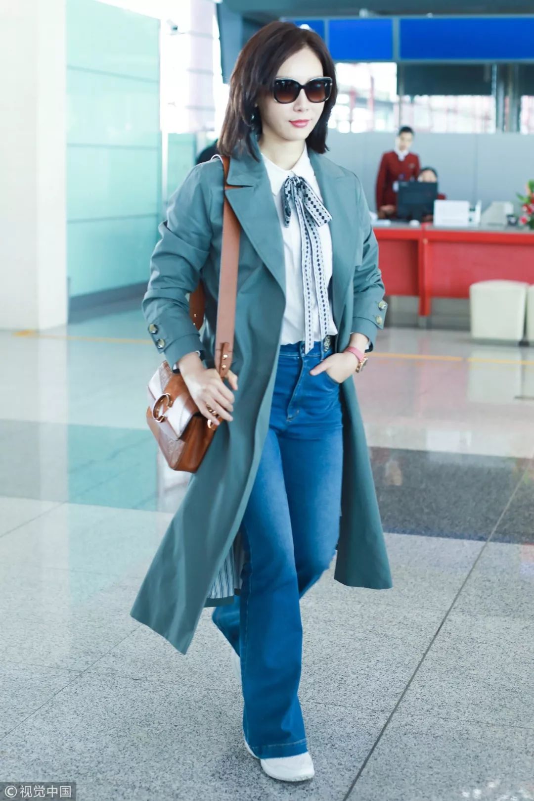 机场街拍谁赢?懂旧衣新穿的才是时髦精