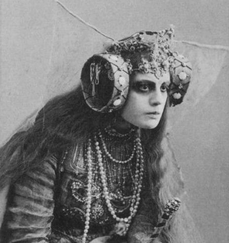 亟待打破“第二性”的达达派女艺术家