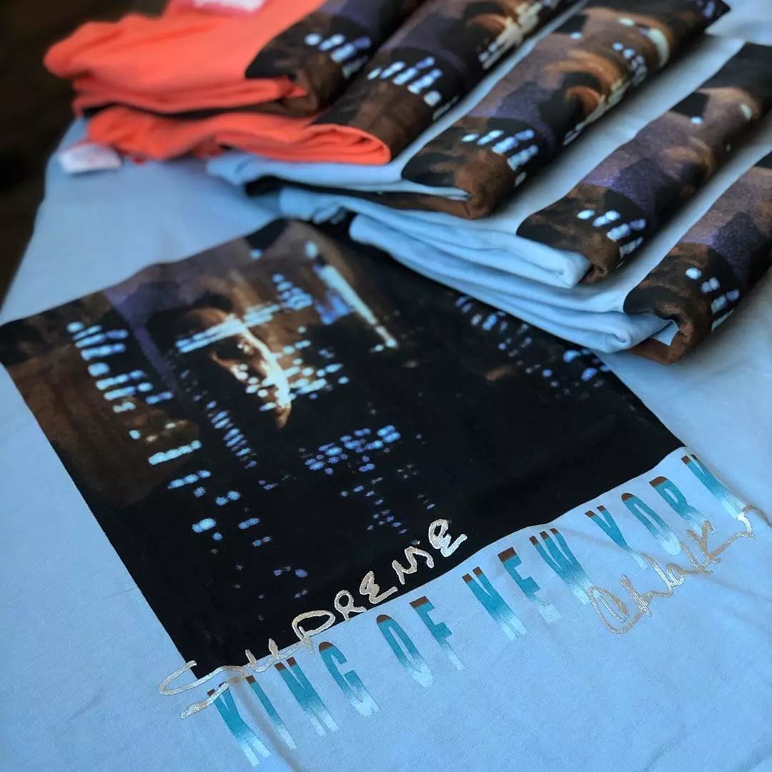 权志龙联名鞋带,成龙和权志龙同时上脚