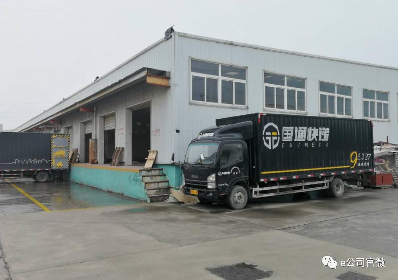 【直击】快递桐庐帮“关停”风波：国通总部多处贴封条，各地加盟商火速赶来！