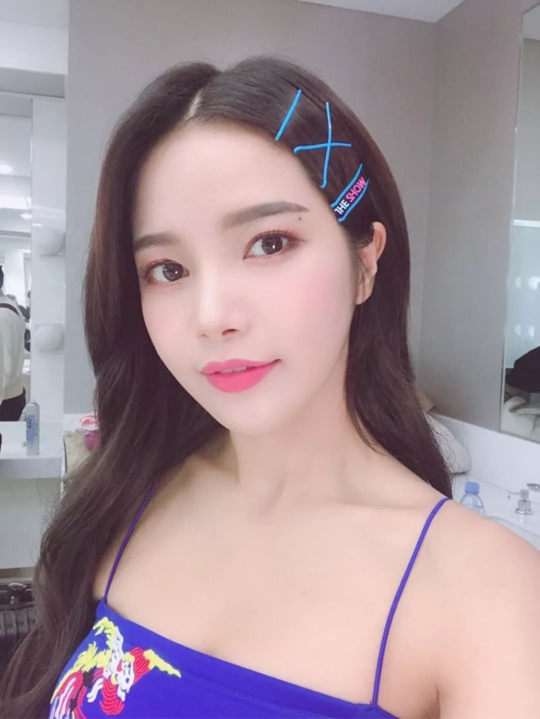 泫雅孔雪儿关晓彤,关晓彤和泫雅撞衫