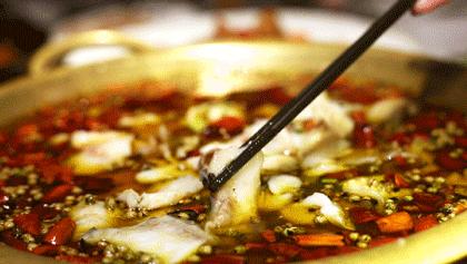 4折从四川吃到广东！我左手拿麦，右手啤酒，在这个“千面餐厅”里嗨到凌晨？