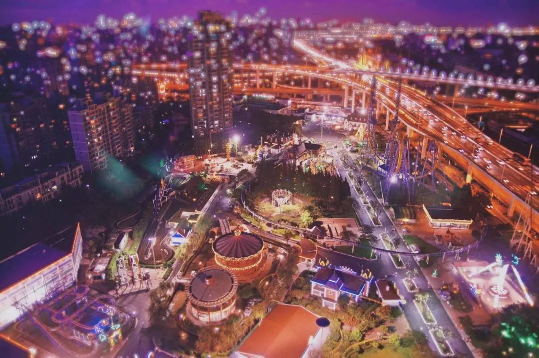 探索上海的特色景点,探索上海旅游景点和美食推荐