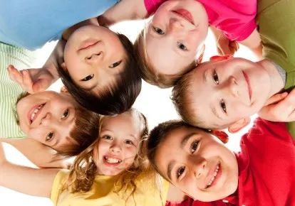 如戏全靠演技,人生如戏全靠演技小女孩一秒入戏