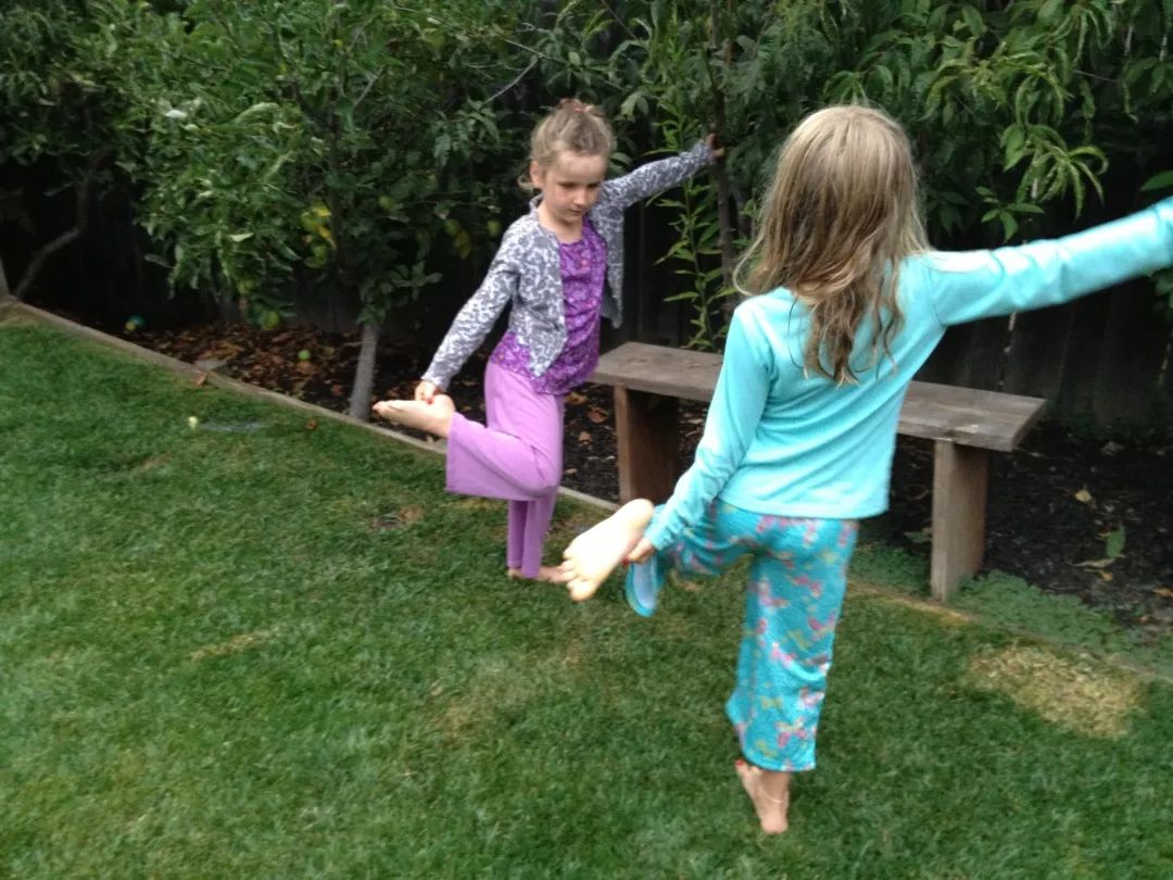 如戏全靠演技,人生如戏全靠演技小女孩一秒入戏