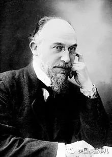 棕熊参军打仗，猫咪击败一支*队军**...真实的历史故事比小说脑洞更大