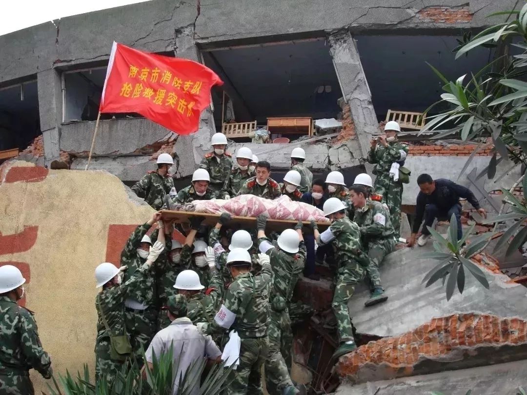 致敬最美逆行者为英雄点赞,致敬最美逆行者传递好声音