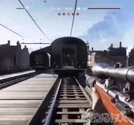 正经GIF囧图:女人不要和男人比骚,地铁上的泳装让人把持不住