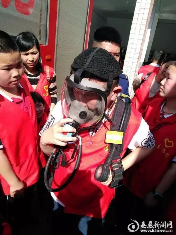 致敬每一位逆行的消防战士,致敬最美逆行者医护人员和消防员