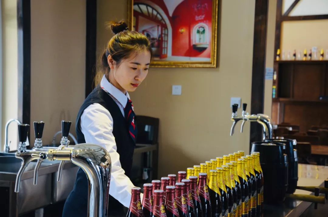 啤酒城网红地标,金沙滩网红酒吧