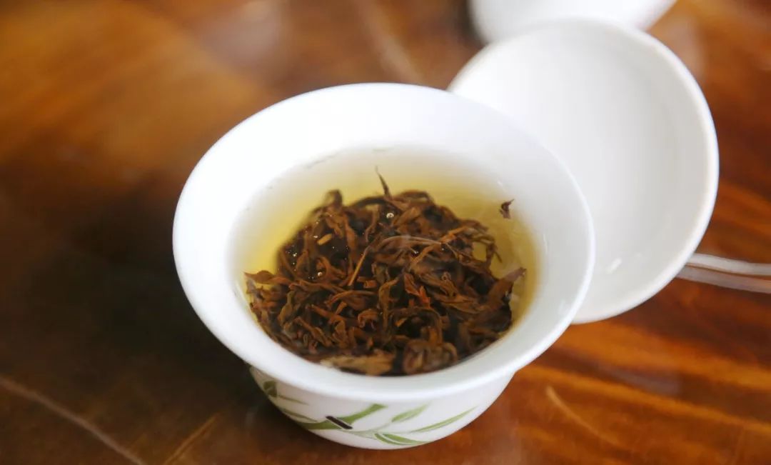 秘境古树普洱茶生茶,秘境古树普洱茶贡眉