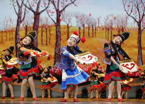 今日话题：奔驰销售服务有限公司道歉〡早安，张家界（348期）