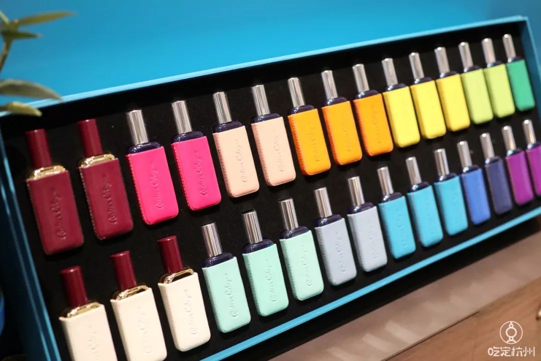 浙江首家！周杰伦为她谱曲、李佳琦连拍两个视频种草、让代购跑断腿的香水品牌来杭州了！