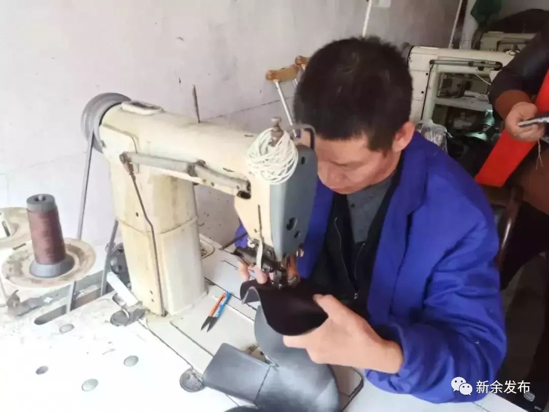 在厂里做小生意,在小工厂工作