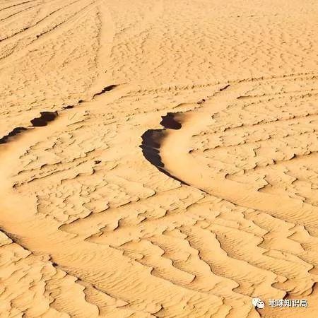 宇航员不小心掉进太空中,宇航员工作时不小心摔下太空