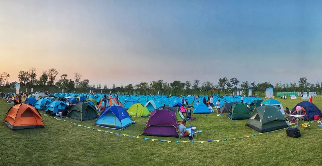 探索上海的特色景点,探索上海旅游景点和美食推荐