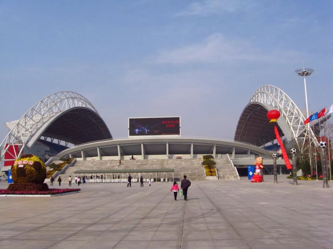 潍坊足球赛奥体中心,潍坊奥体足球场免费开放