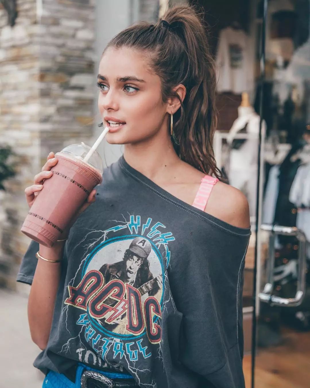 内衣的多种穿搭,夏天的内衣怎么穿才优雅显瘦舒服