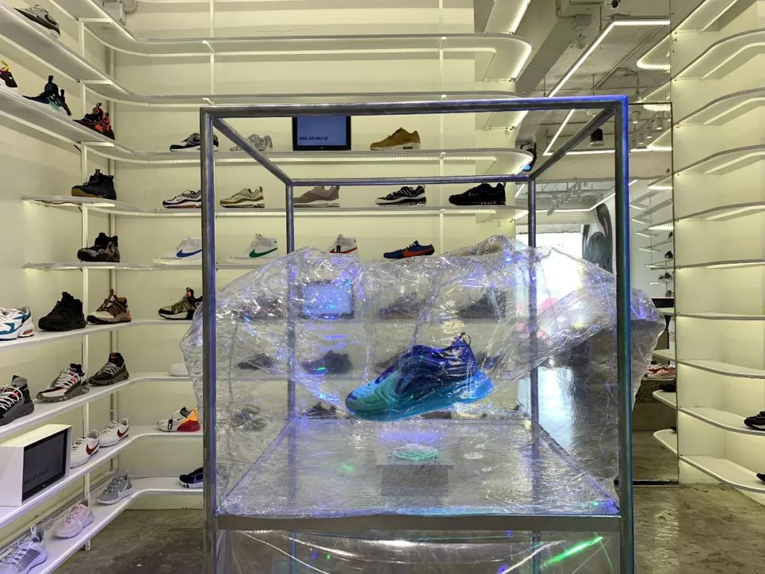 泰国最大球鞋店,泰国曼谷球鞋实体店