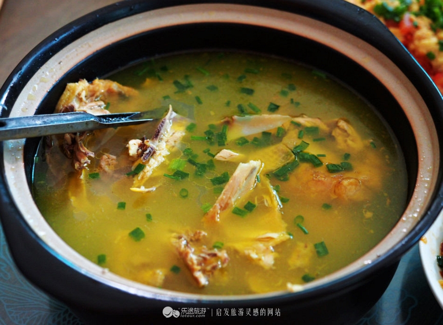 隐藏大山深处的小村庄,一个山清水秀的美丽小村庄