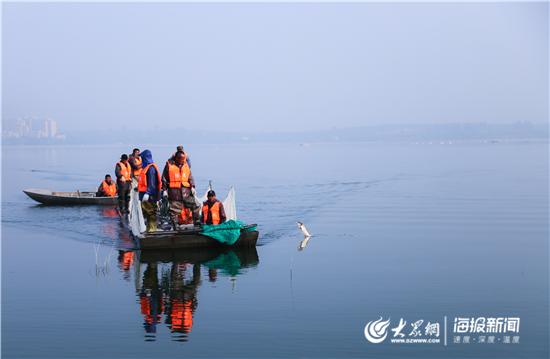 淄博:萌山水库上演人欢鱼跃“捕鱼季”首日捕鱼“鱼王”足足30斤