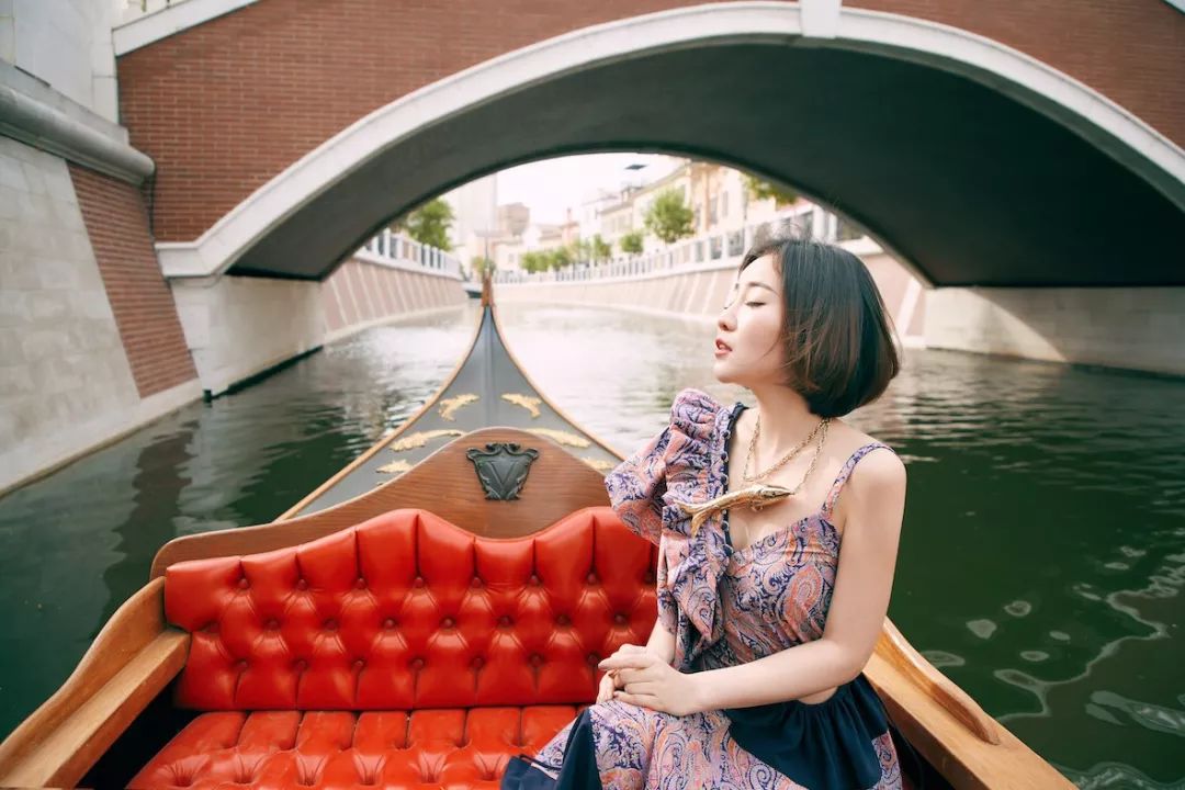 怎么穿让人看起来很贵,怎样穿看起来既普通又好看