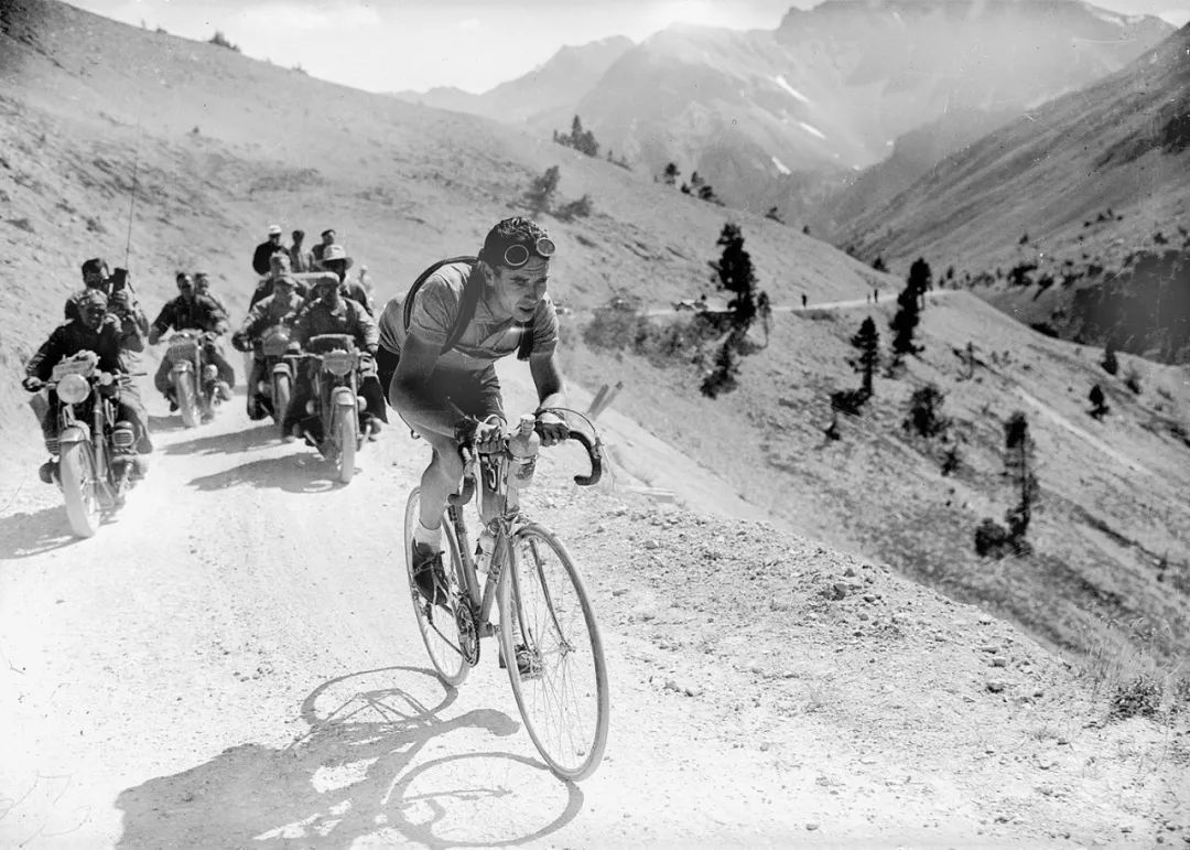 常常登上《SHOESMASTER》的法国公鸡，在国内却无人问津|《每周冷门球鞋大赏》