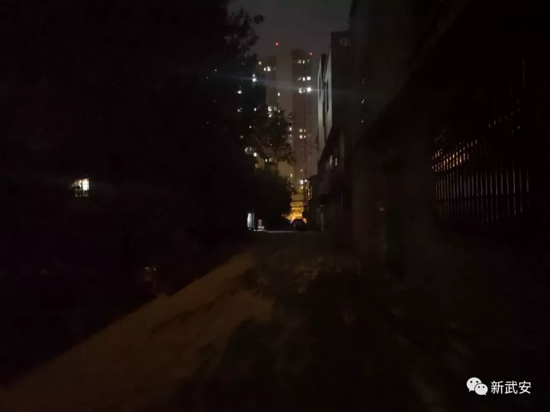 人行道换的旧砖,人行道换路砖