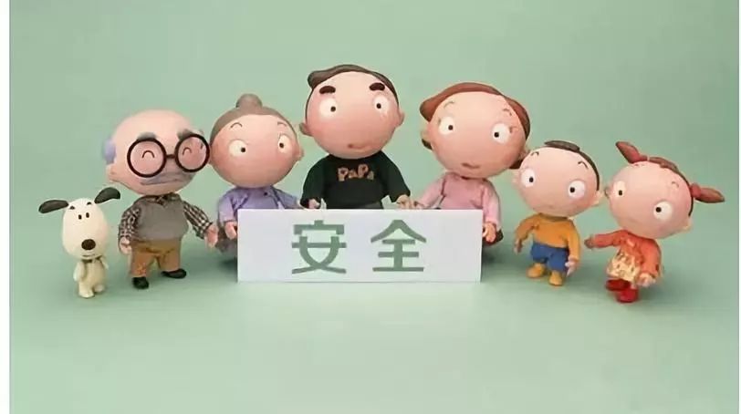 三岁小孩误吞螺丝钉,儿童把螺丝钉塞入接线板