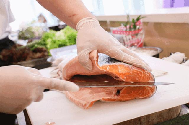 海鲜随便吃…还奖100块？遇上哈尔滨这家新店开业，减肥*党**哭了