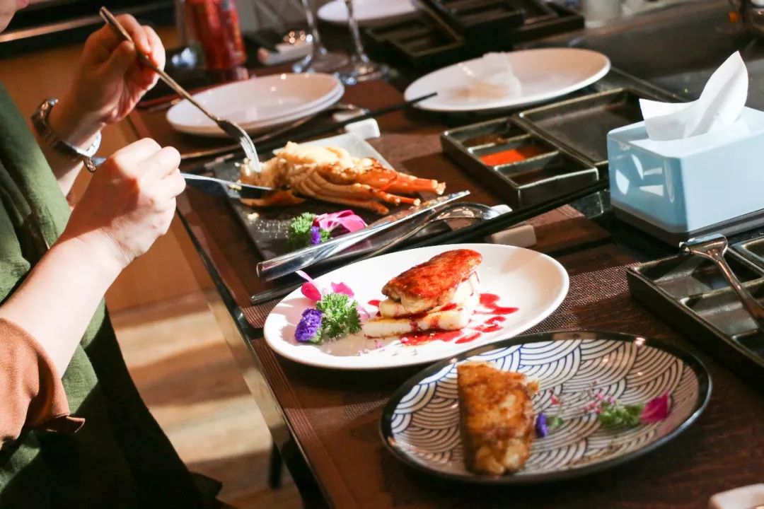 海鲜随便吃…还奖100块？遇上哈尔滨这家新店开业，减肥*党**哭了