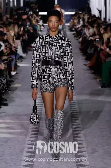 杨幂再次带火最新单品,杨幂最近带货