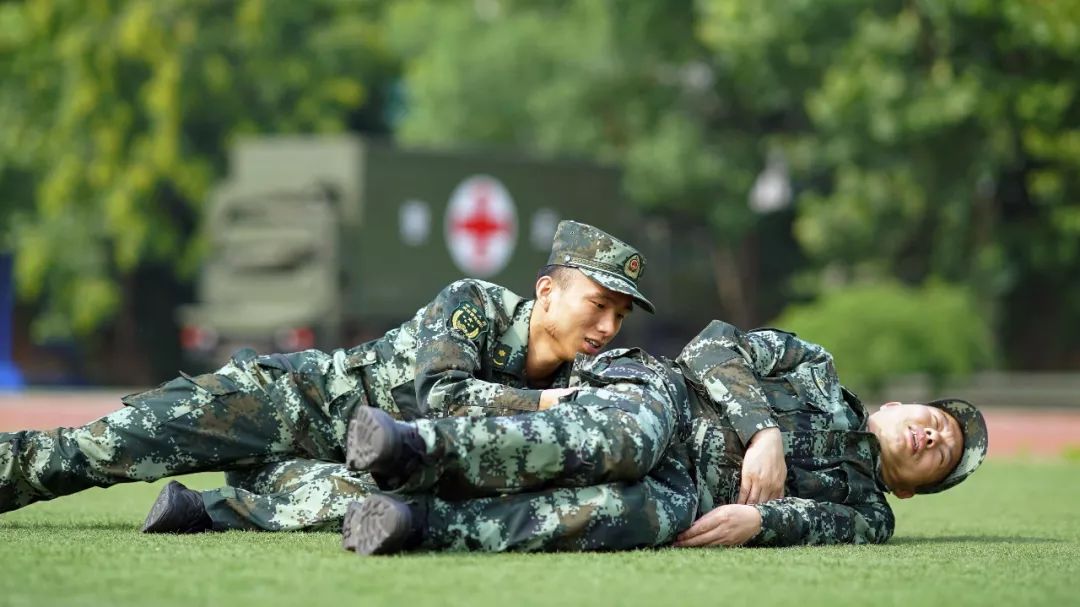 在战场上如何避免损失,假如在战场上受伤了