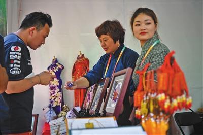 世园会非遗展品融入冬奥元素燕京八景制成书签